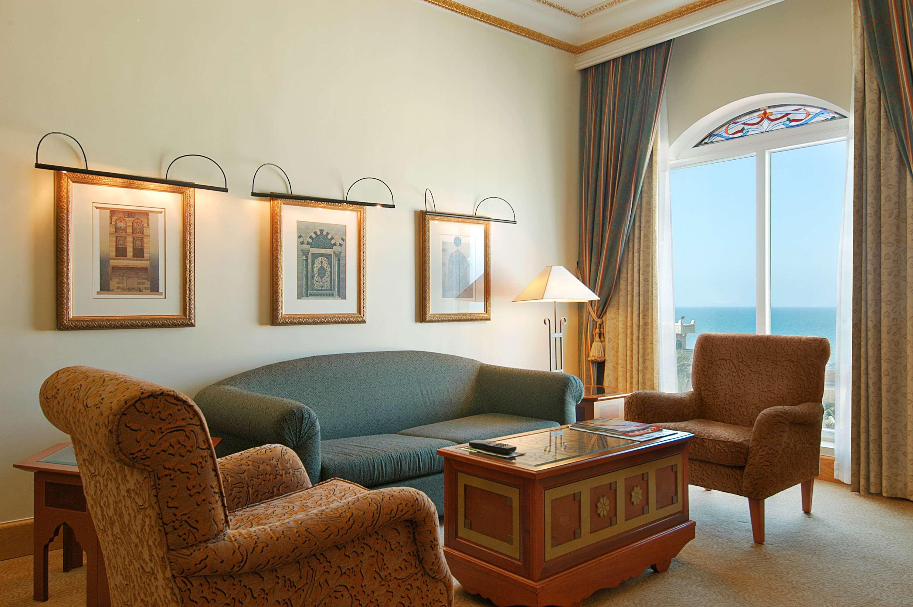 Grand Hyatt Muscat Hotel Exterior foto A living room