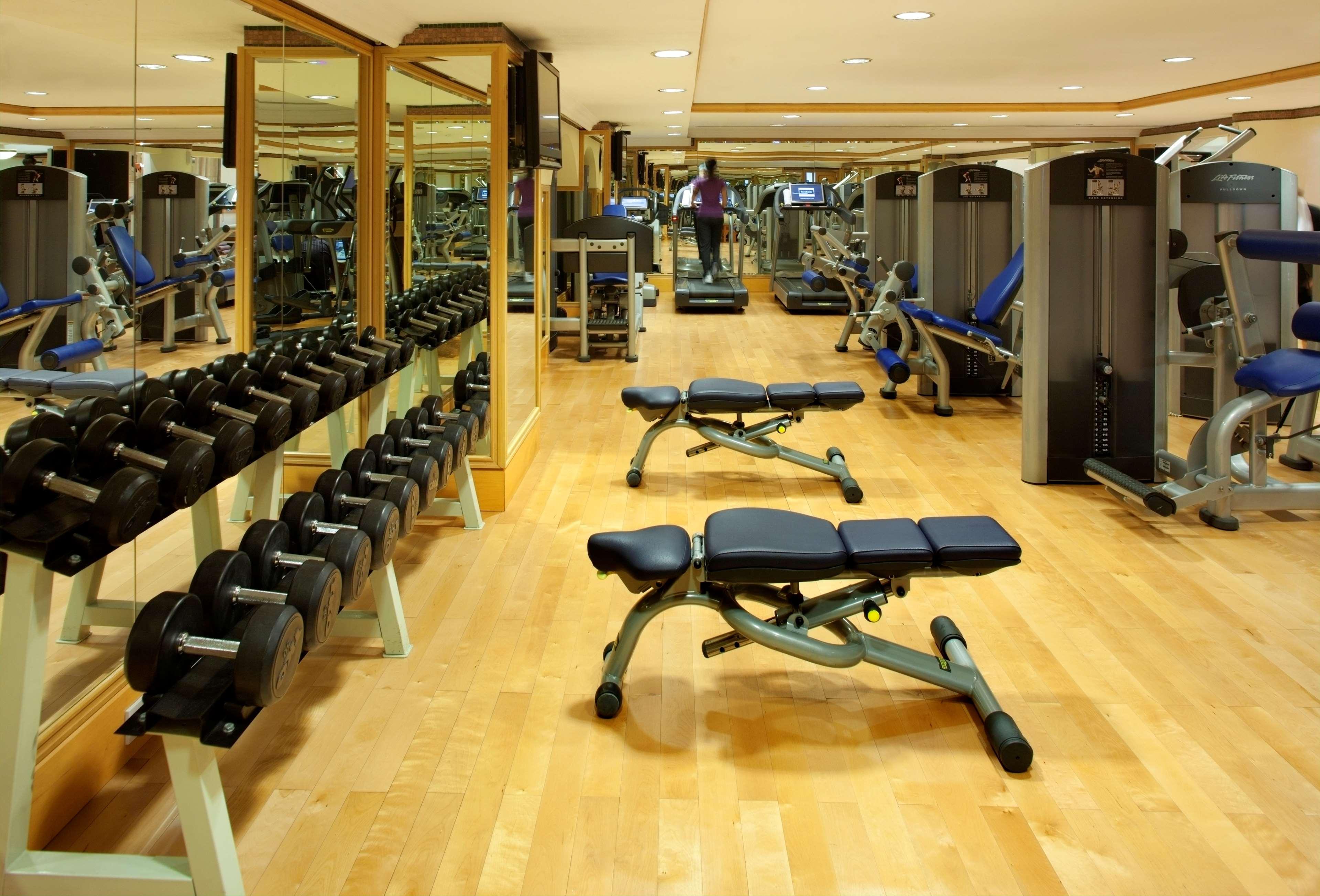 Grand Hyatt Muscat Hotel Exterior foto The gym at the InterContinental
