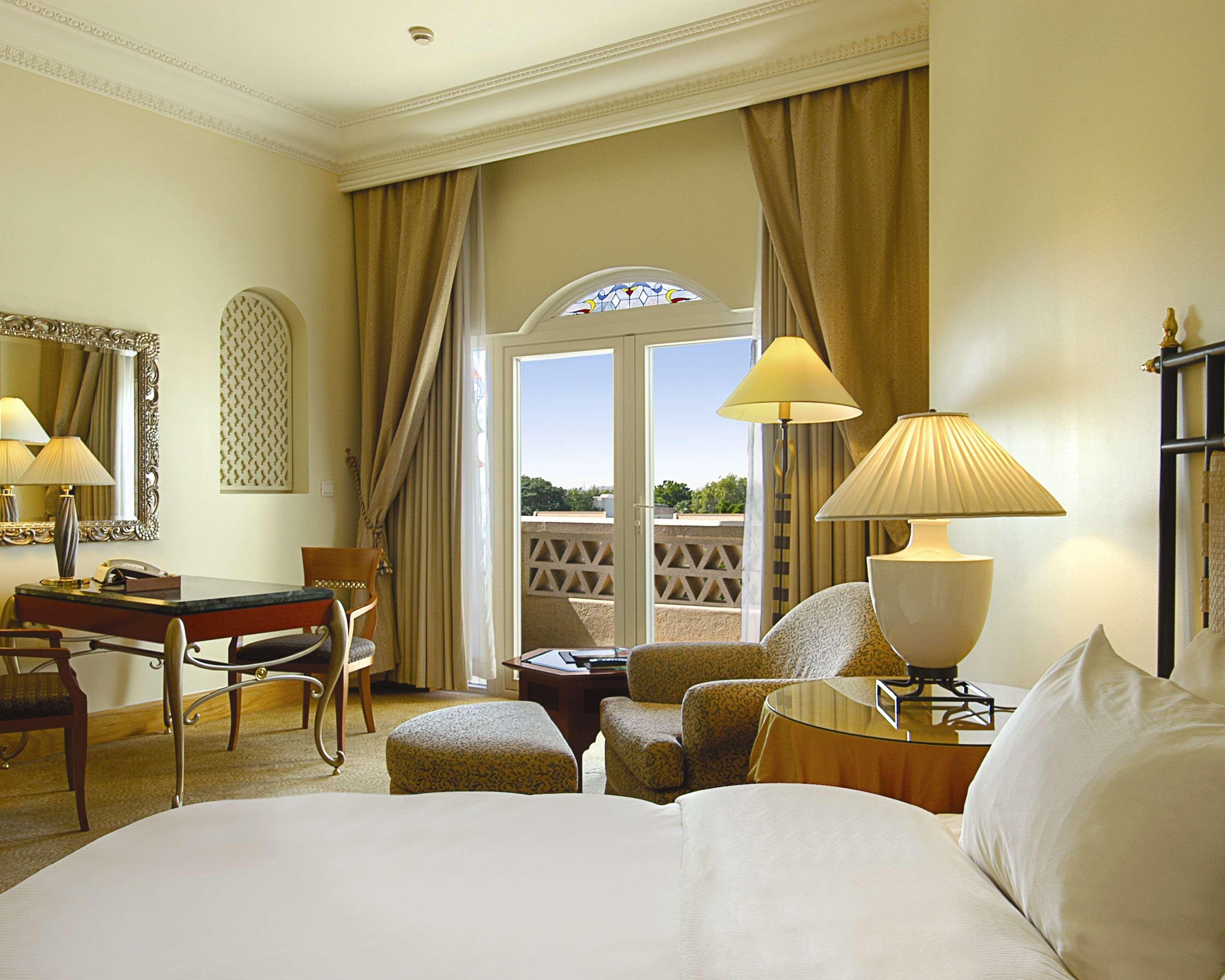 Grand Hyatt Muscat Hotel Cameră foto A room at the Taj Mahal Palace