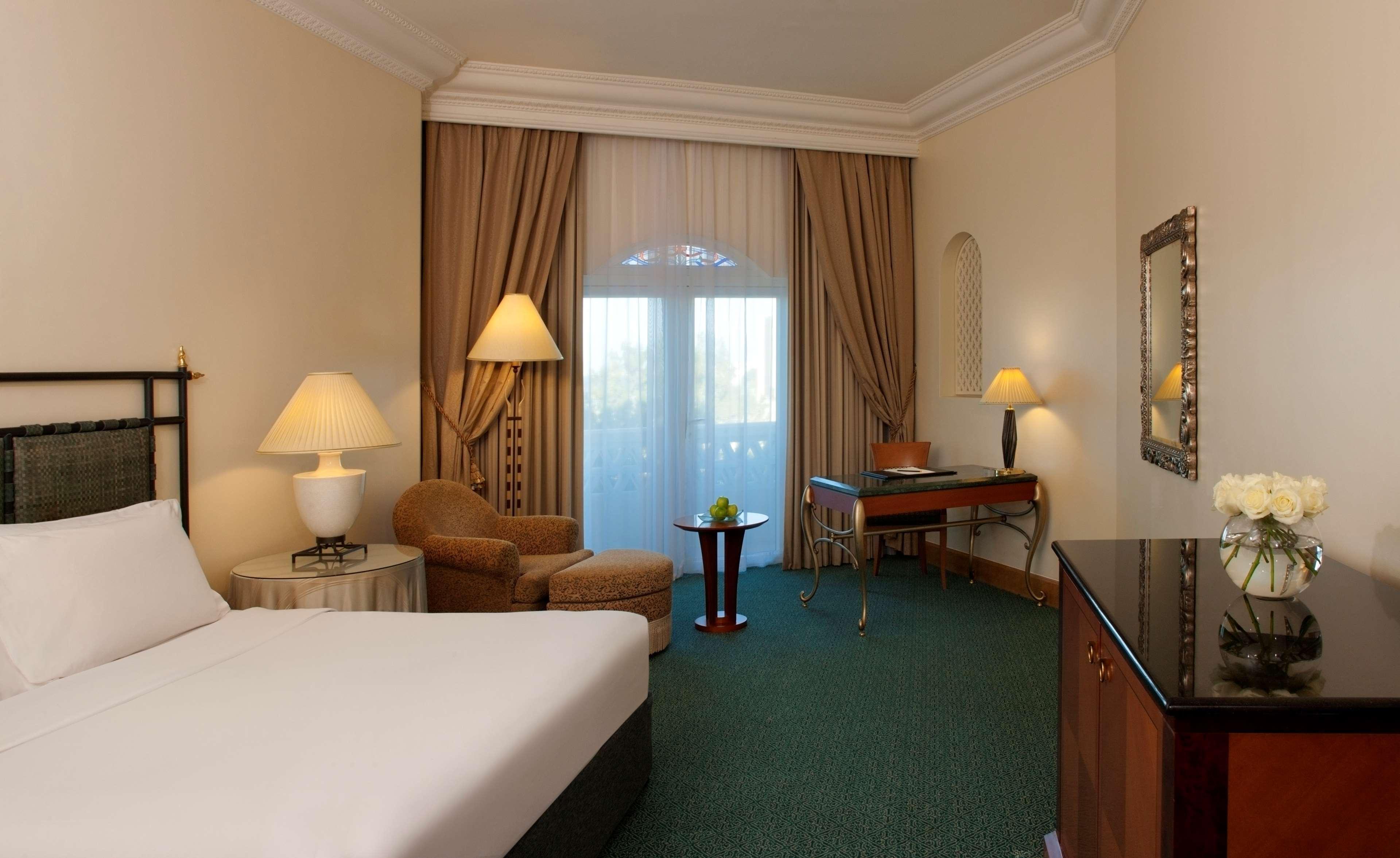 Grand Hyatt Muscat Hotel Exterior foto A room at the hotel